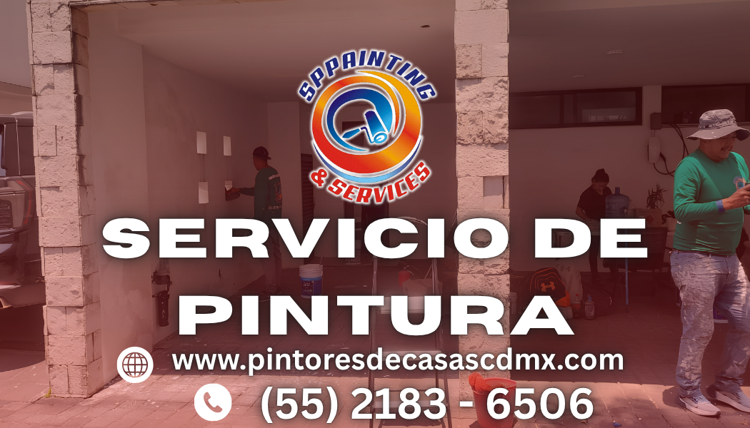 Pintor profesional lijando muro antes de pintar